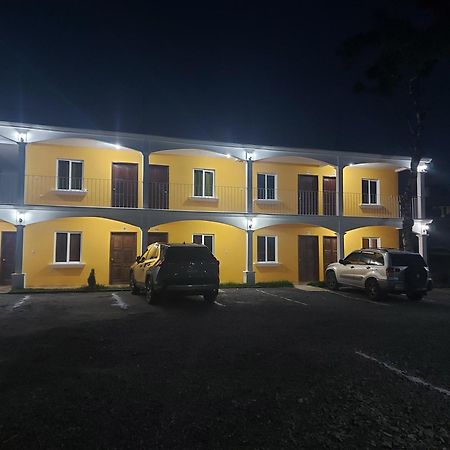 Hotel Los Reyes Coban Ngoại thất bức ảnh
