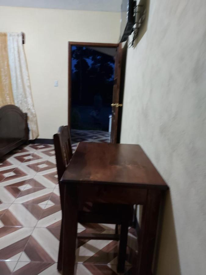 Hotel Los Reyes Coban Ngoại thất bức ảnh