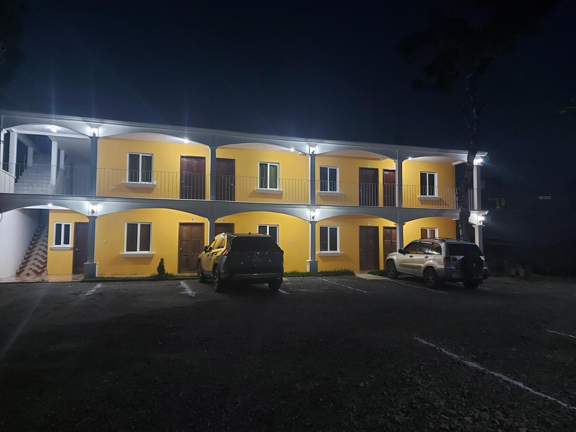 Hotel Los Reyes Coban Ngoại thất bức ảnh
