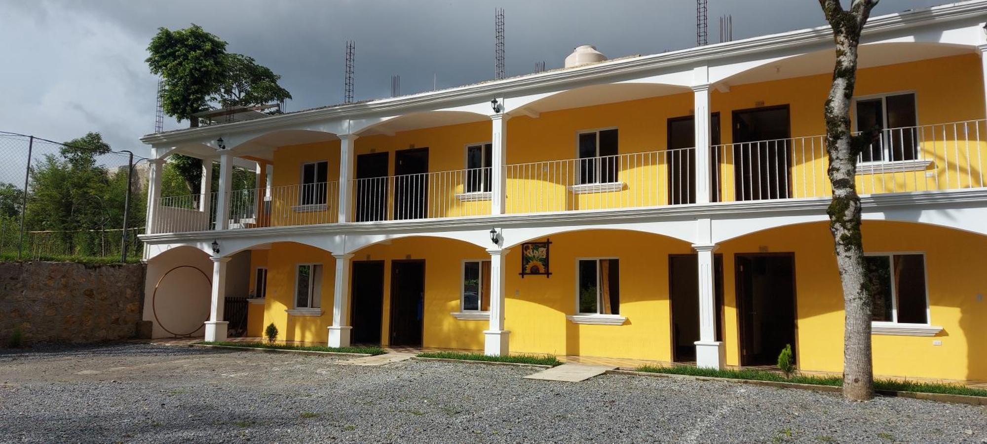 Hotel Los Reyes Coban Ngoại thất bức ảnh